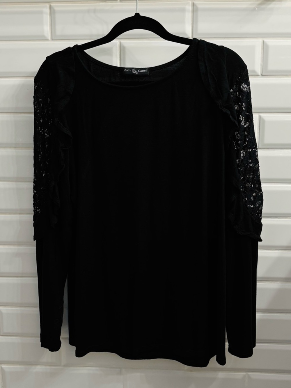 Kim & Cami Women’s Large Black Ruffled Long Sleeve Top with Lace Detailing